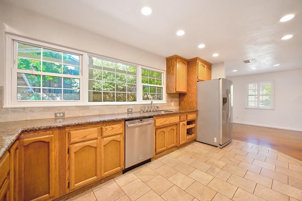 Detail Gallery Image 8 of 31 For 5349 Mcmillan Dr, Fair Oaks,  CA 95628 - 3 Beds | 2 Baths