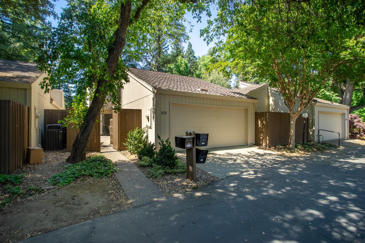 Elmhurst Circle, Sacramento, California image 47