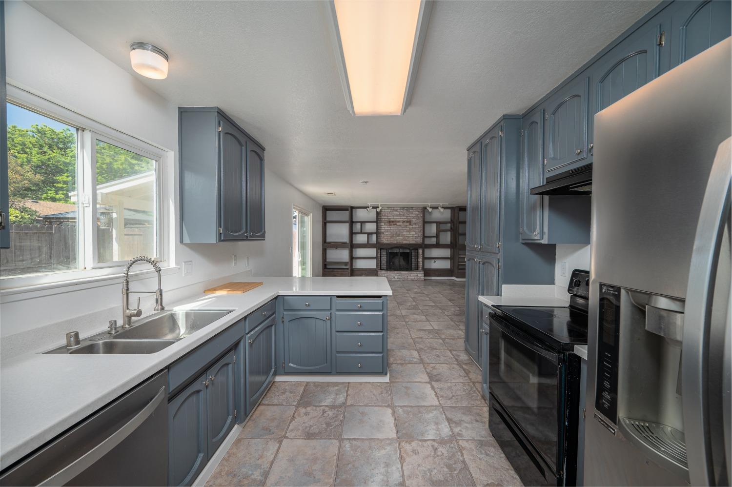 Detail Gallery Image 1 of 50 For 2104 Golden Leaf Ct, Modesto,  CA 95355 - 4 Beds | 2/1 Baths