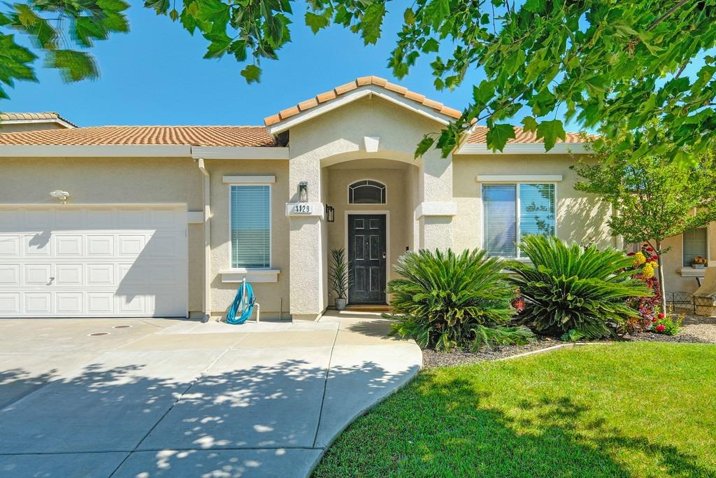 Detail Gallery Image 1 of 32 For 1129 Twinberry St, Plumas Lake,  CA 95961 - 3 Beds | 2 Baths