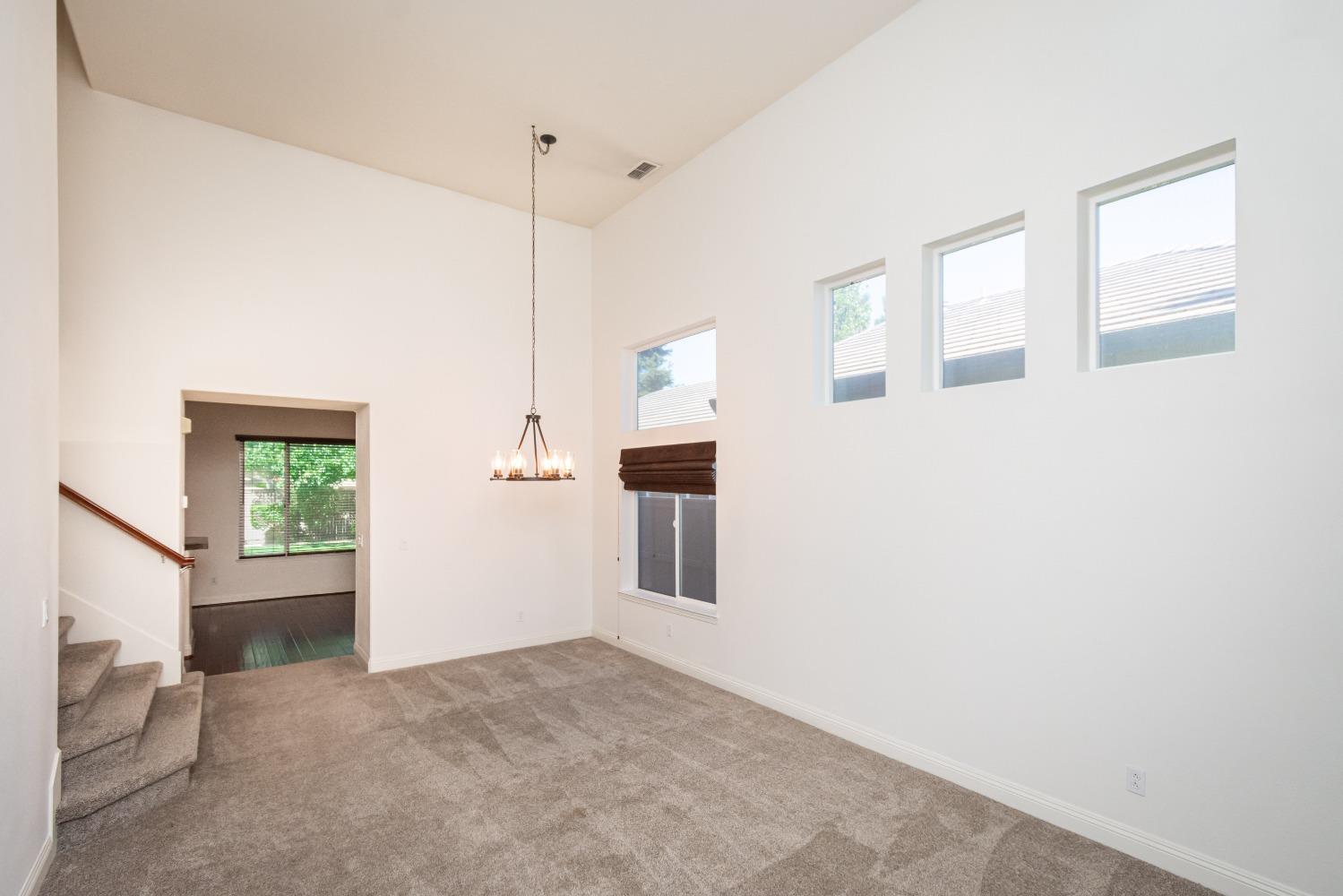 Detail Gallery Image 14 of 43 For 4624 Woodhawk Way, Antelope,  CA 95843 - 4 Beds | 3 Baths