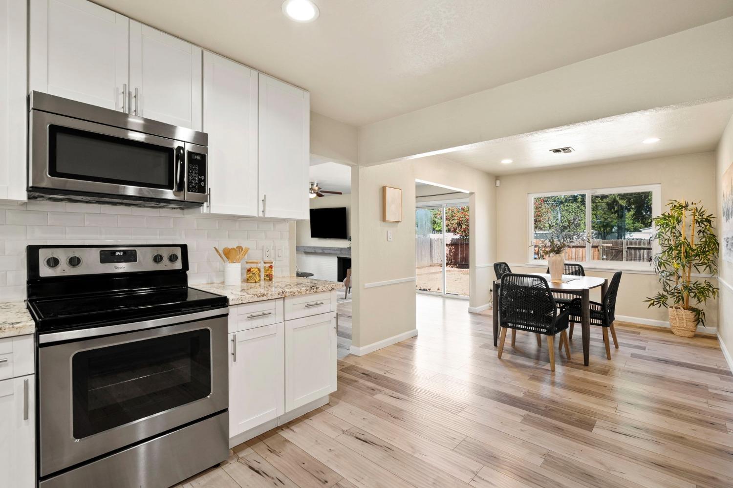 Detail Gallery Image 11 of 33 For 2732 Northglen St, Sacramento,  CA 95833 - 3 Beds | 2 Baths