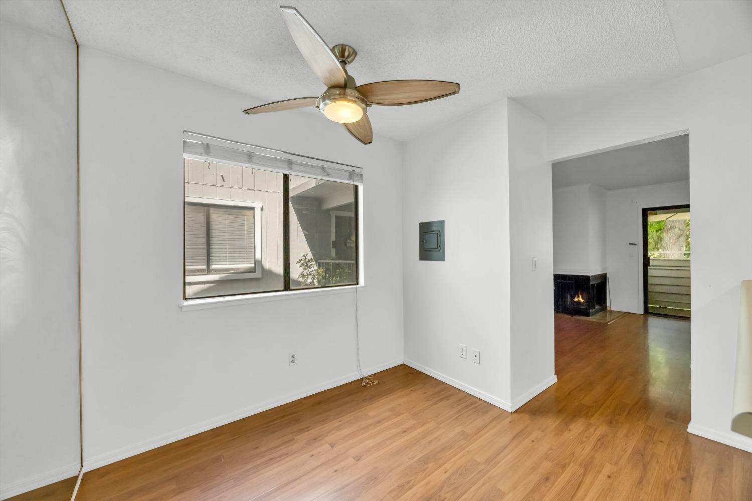 Photo #8: 225058496 Listing: Photo #8
