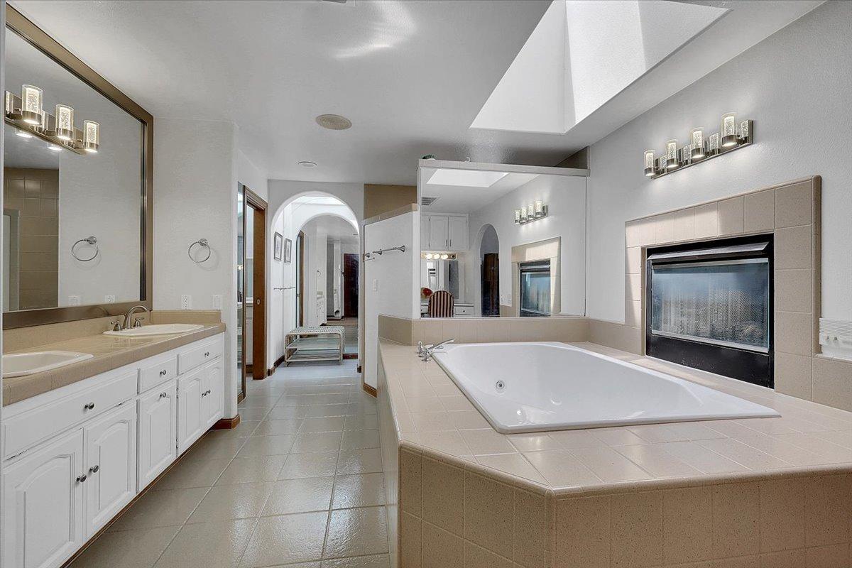 Detail Gallery Image 47 of 99 For 1721 Starr St, Yuba City,  CA 95993 - 5 Beds | 3 Baths