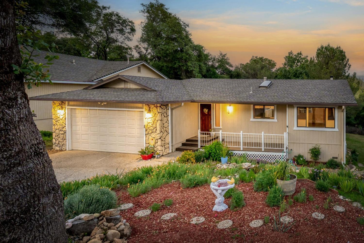 Detail Gallery Image 1 of 54 For 20029 Echo Blue Dr, Penn Valley,  CA 95946 - 3 Beds | 2 Baths