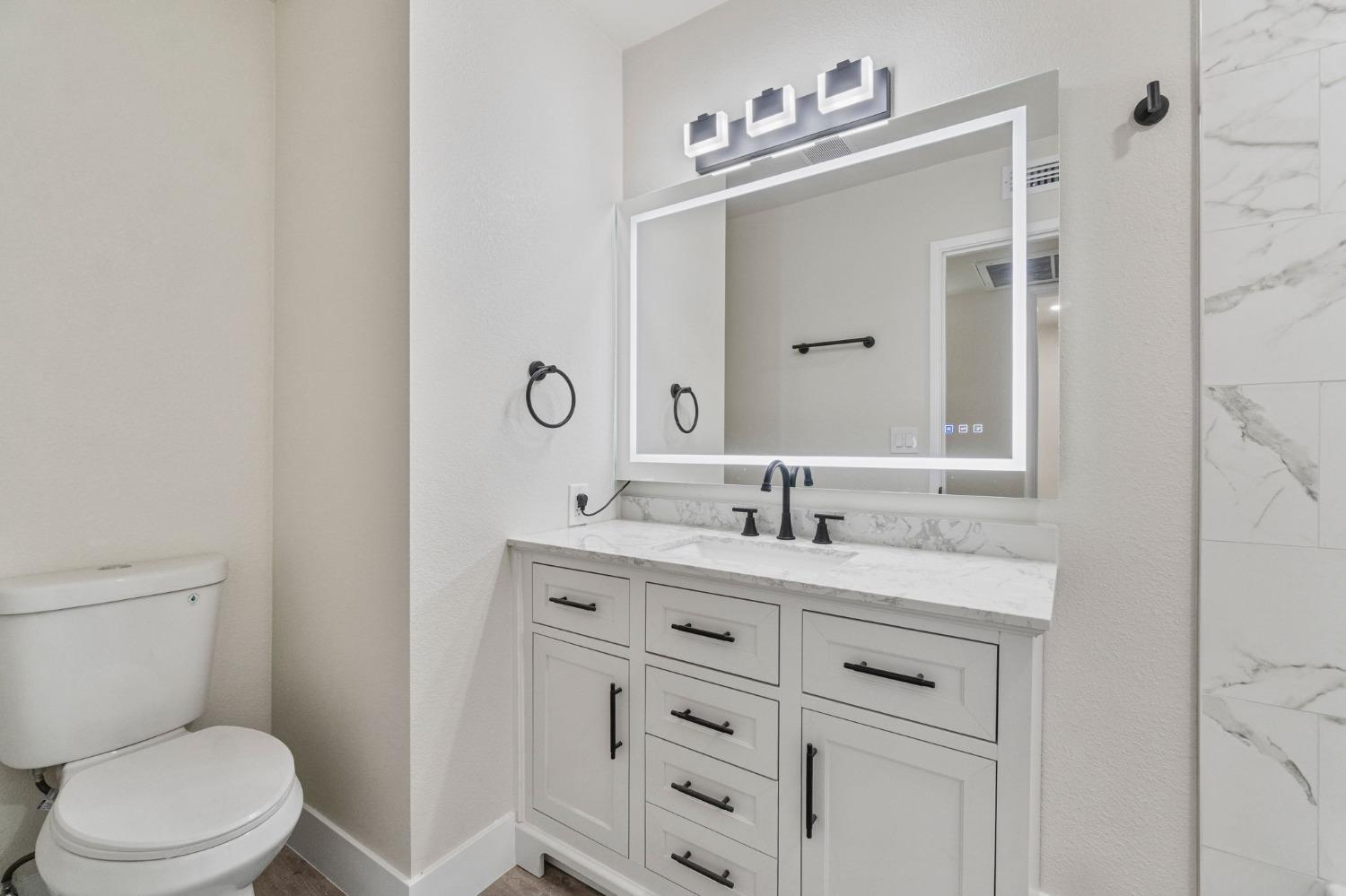 Detail Gallery Image 17 of 25 For 1704 E Los Altos Ave, Fresno,  CA 93710 - 3 Beds | 2 Baths