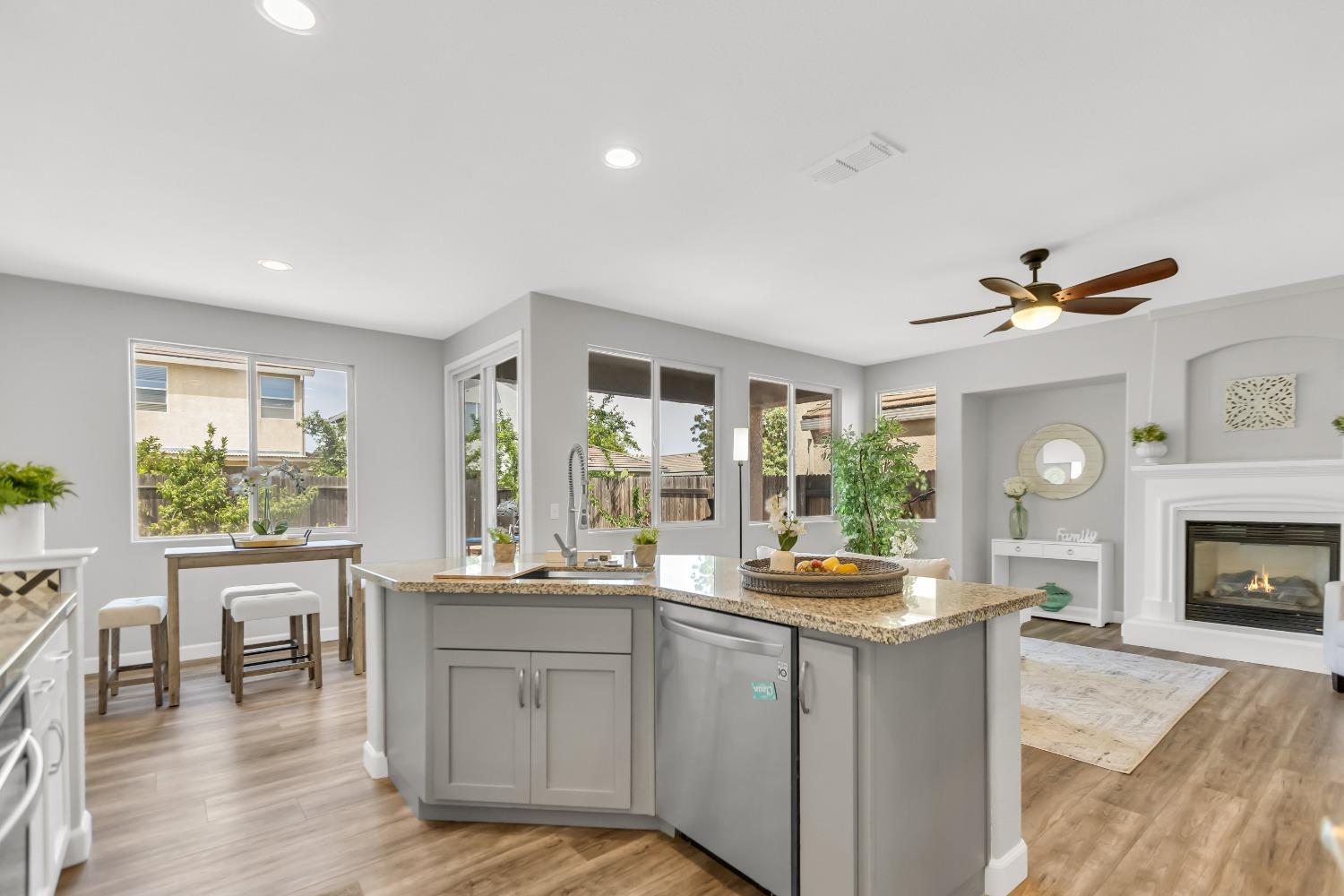 Detail Gallery Image 17 of 68 For 5409 Friesian Way, Elk Grove,  CA 95757 - 4 Beds | 2/1 Baths