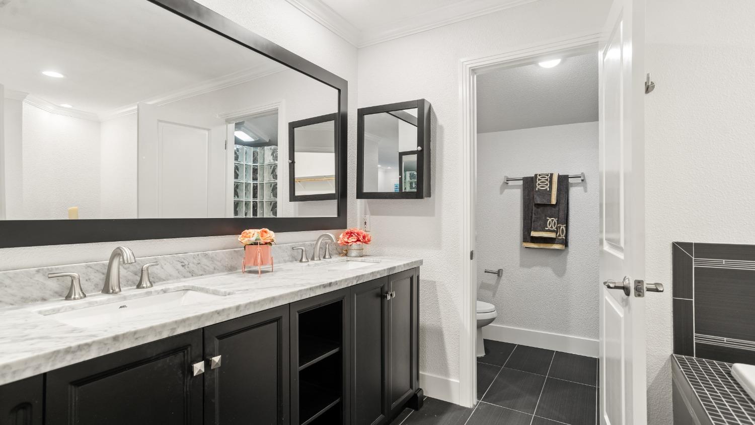 Elmhurst Circle, Sacramento, California image 32