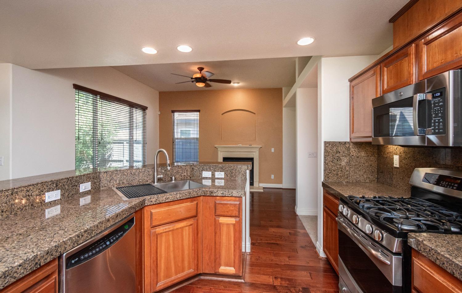 Detail Gallery Image 23 of 43 For 4624 Woodhawk Way, Antelope,  CA 95843 - 4 Beds | 3 Baths