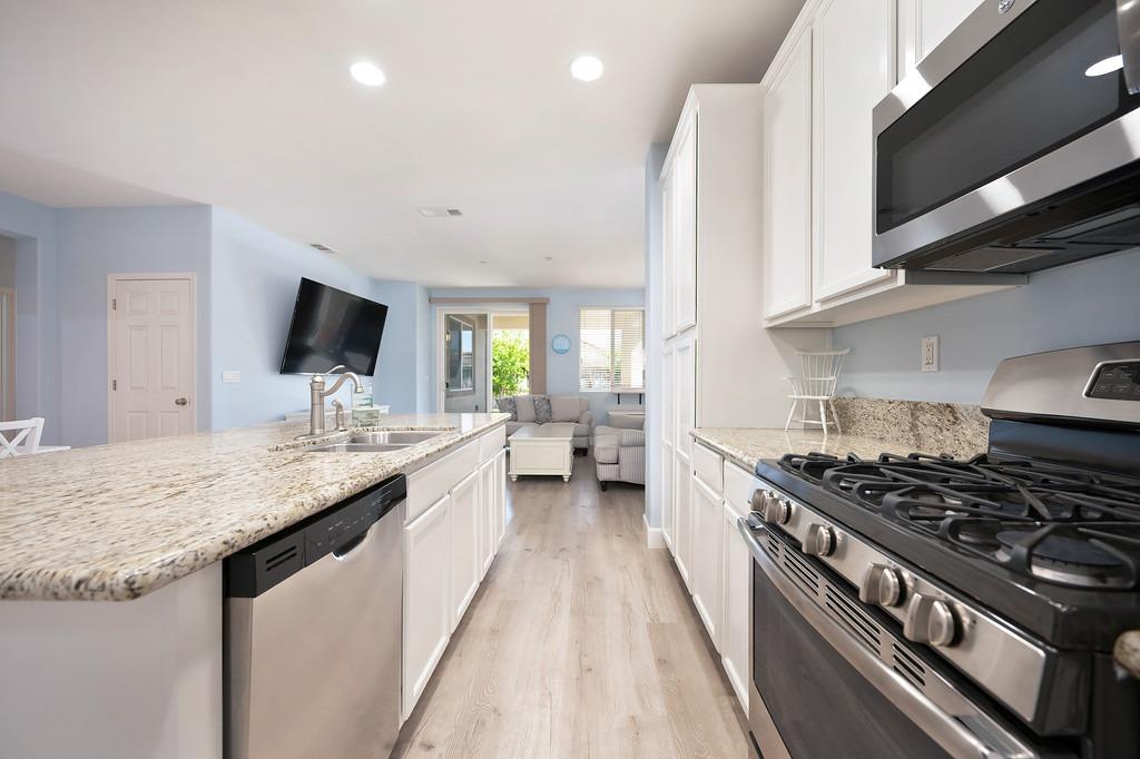 Detail Gallery Image 11 of 30 For 4869 Tusk Way, Elk Grove,  CA 95757 - 3 Beds | 2 Baths