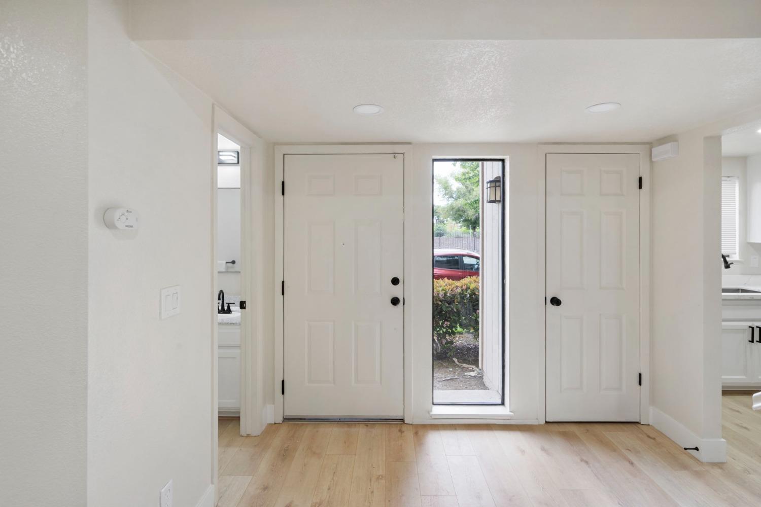 Detail Gallery Image 3 of 24 For 6870 Calvine Rd, Sacramento,  CA 95823 - 3 Beds | 2/1 Baths