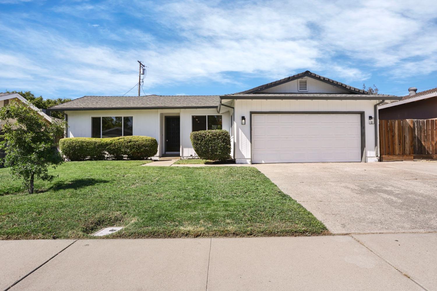 Detail Gallery Image 1 of 34 For 2715 Madrone Ave, Stockton,  CA 95207 - 3 Beds | 2 Baths
