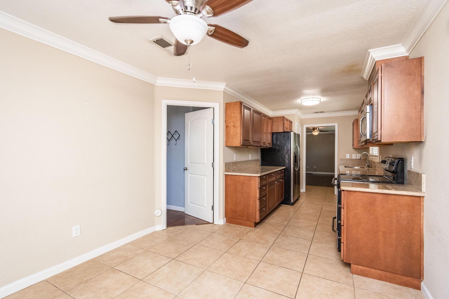 Detail Gallery Image 17 of 32 For 7042 Van Maren Ln, Citrus Heights,  CA 95621 - 3 Beds | 1/1 Baths