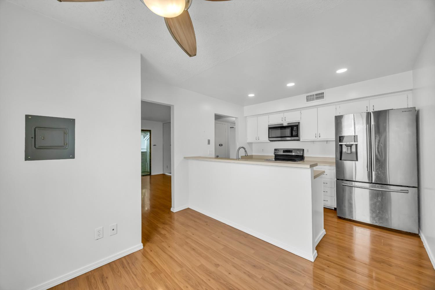 Photo #9: 225058496 Listing: Photo #9