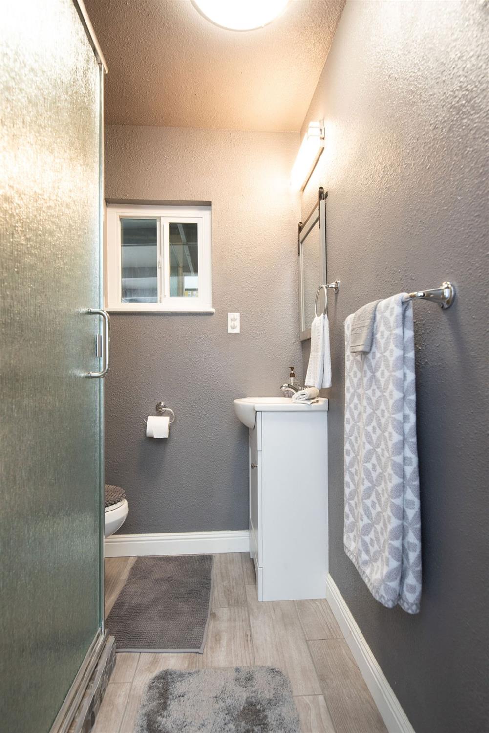 Detail Gallery Image 16 of 28 For 871 E D St, Oakdale,  CA 95361 - 3 Beds | 2 Baths