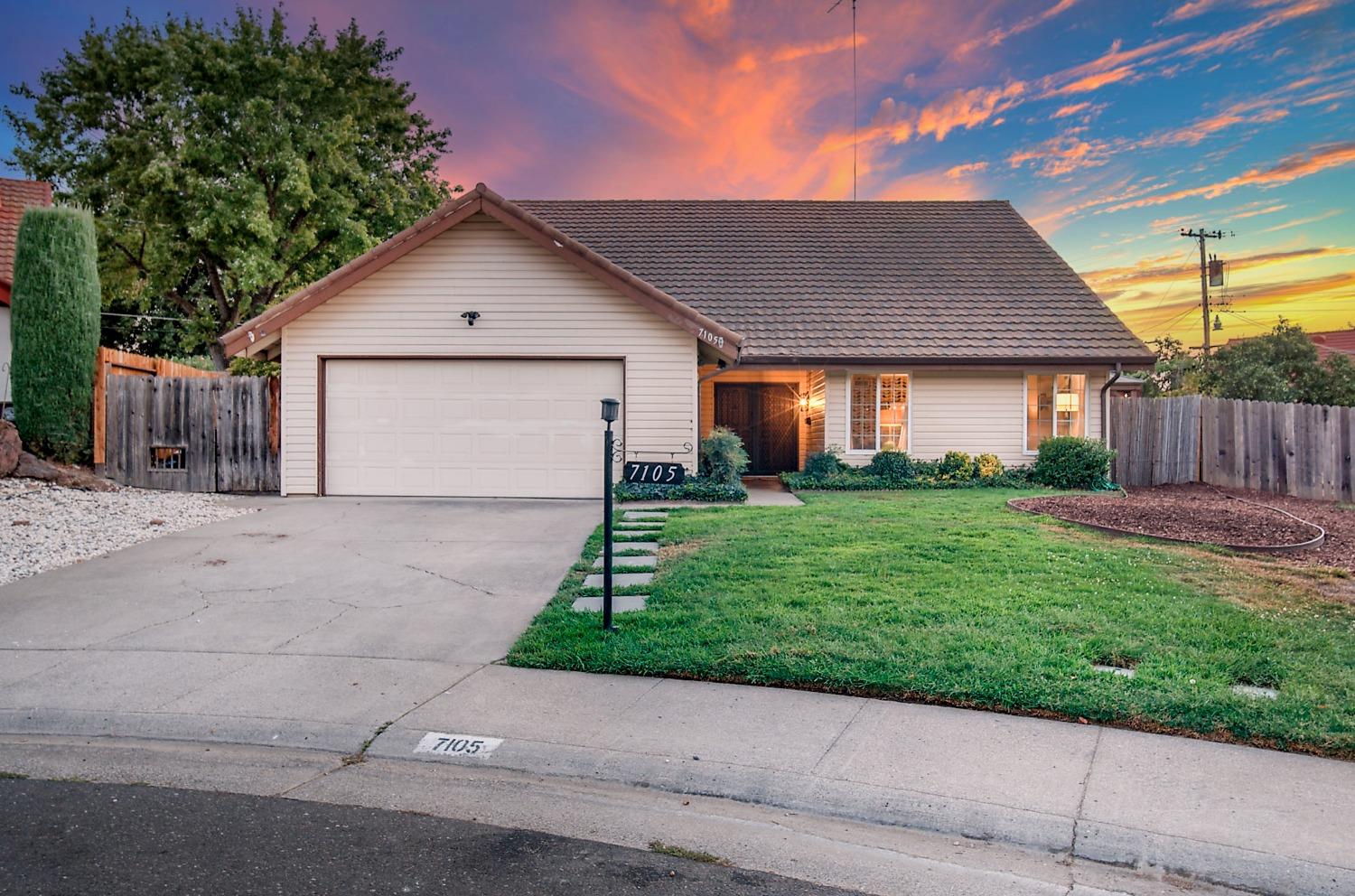 Detail Gallery Image 1 of 43 For 7105 Ansley Ct, Citrus Heights,  CA 95621 - 5 Beds | 3 Baths