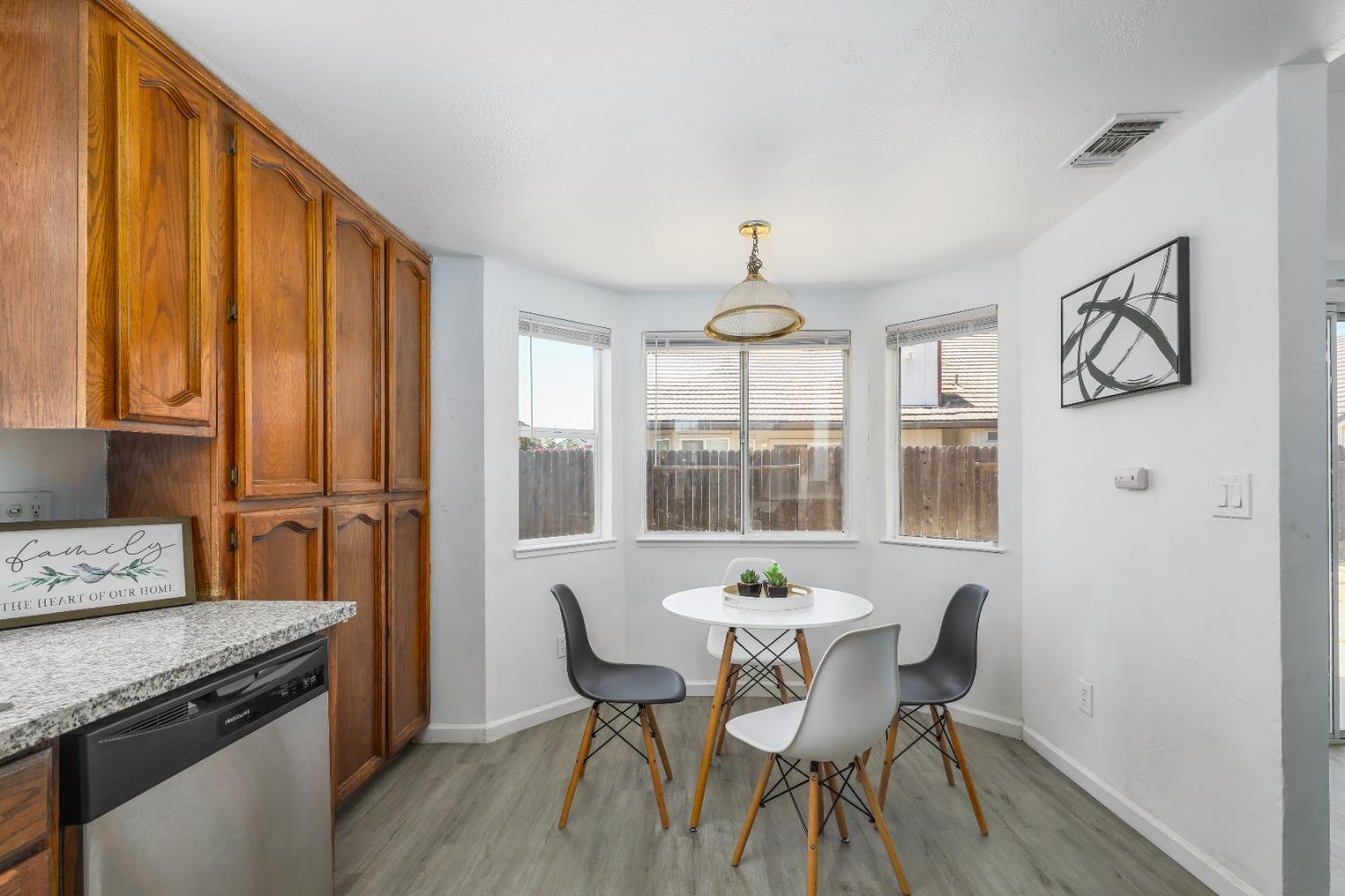 Detail Gallery Image 13 of 29 For 8004 Parkgate Way, Sacramento,  CA 95828 - 4 Beds | 2 Baths