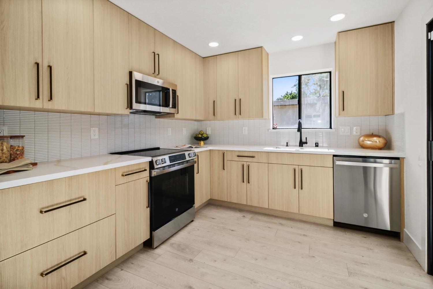 Detail Gallery Image 17 of 57 For 801 Commons Dr, Sacramento,  CA 95825 - 3 Beds | 2 Baths