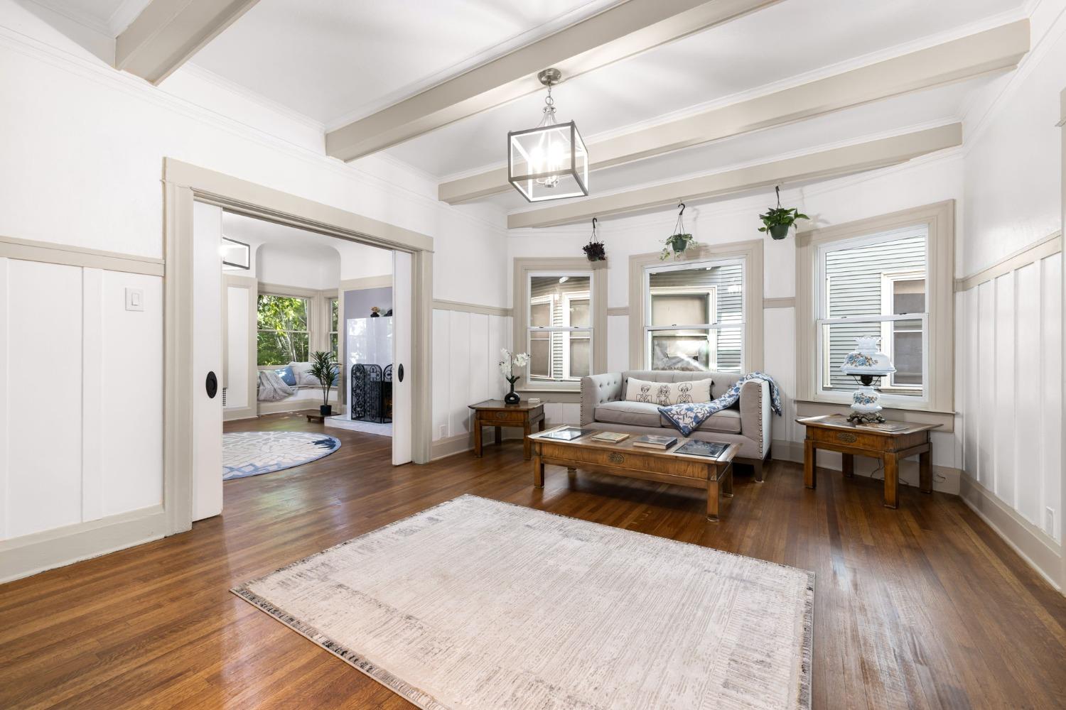 Detail Gallery Image 13 of 43 For 2012 F St, Sacramento,  CA 95811 - 5 Beds | 2 Baths