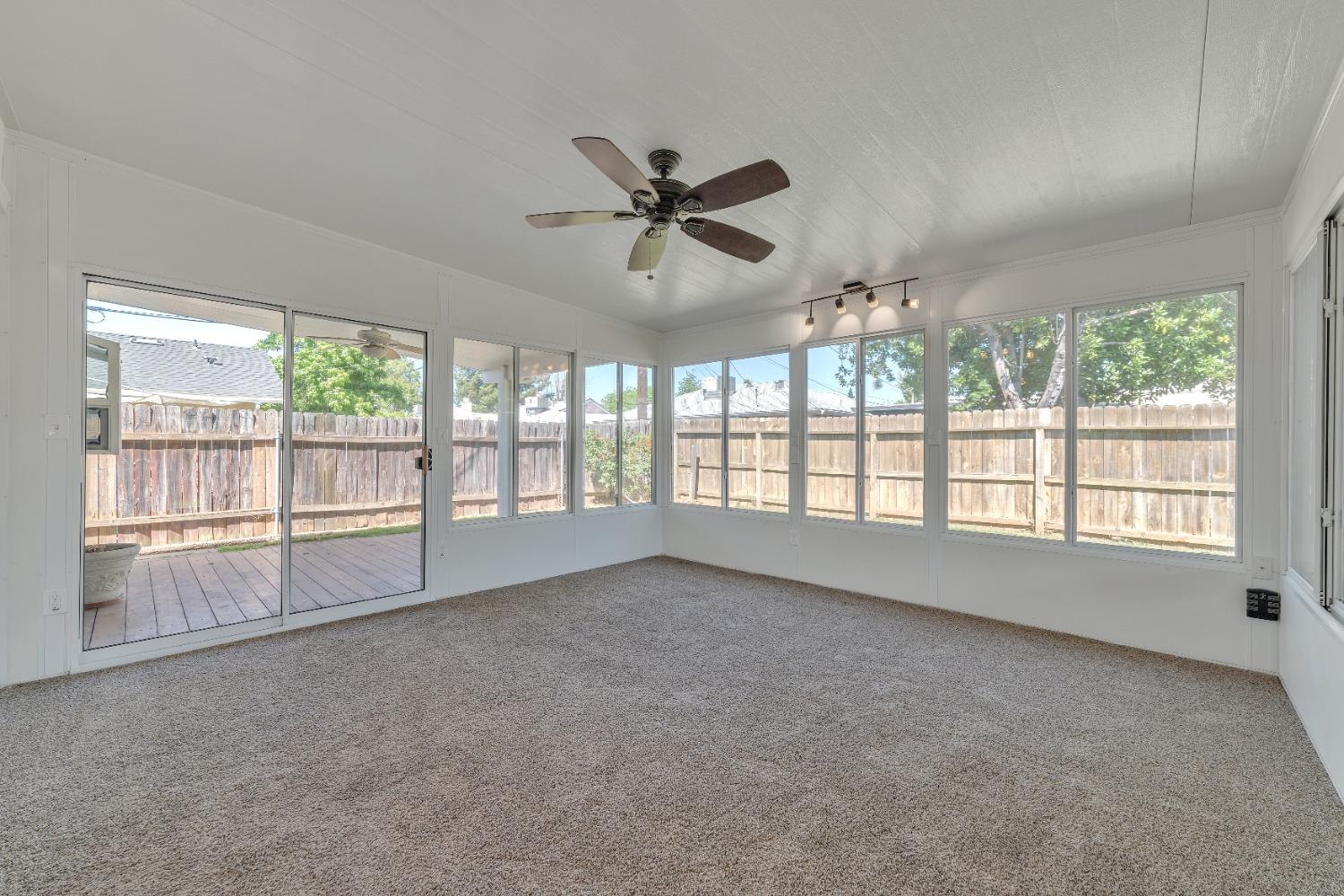 Detail Gallery Image 14 of 25 For 2124 Byron Rd, Sacramento,  CA 95825 - 2 Beds | 1 Baths