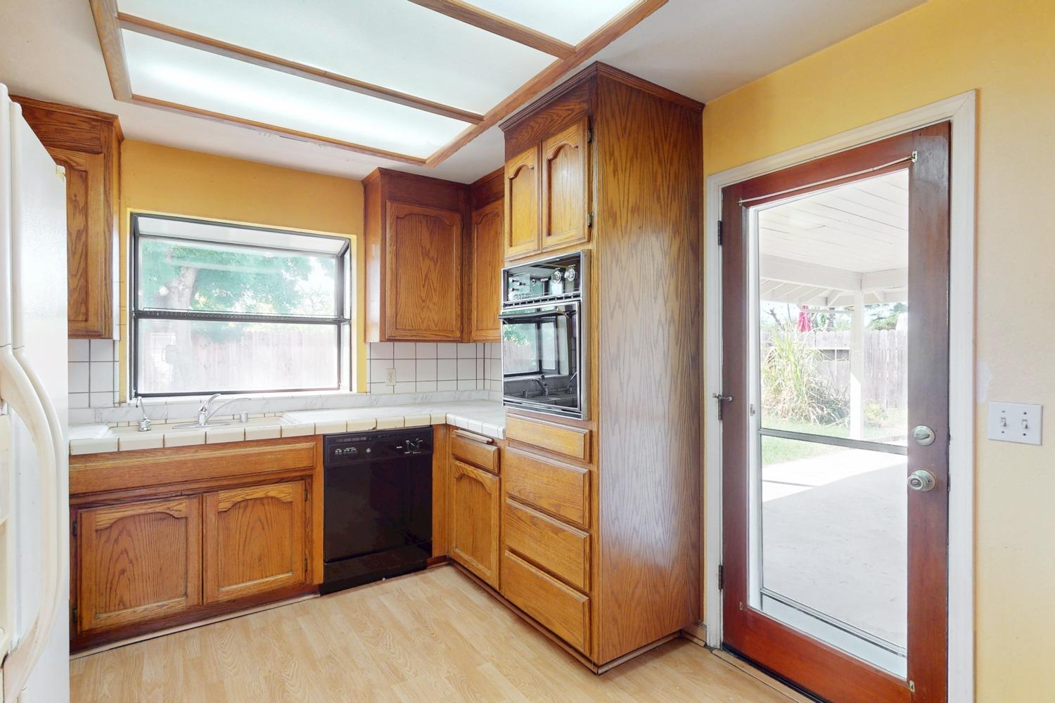 Detail Gallery Image 14 of 37 For 338 Rose Ln, Yuba City,  CA 95993 - 3 Beds | 2 Baths