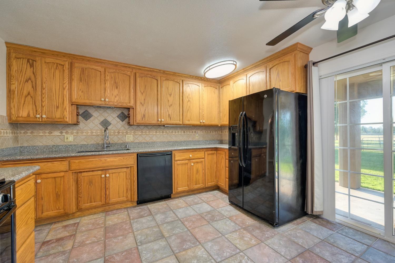 Detail Gallery Image 10 of 39 For 1429 Ascot Ave, Rio Linda,  CA 95673 - 3 Beds | 2 Baths