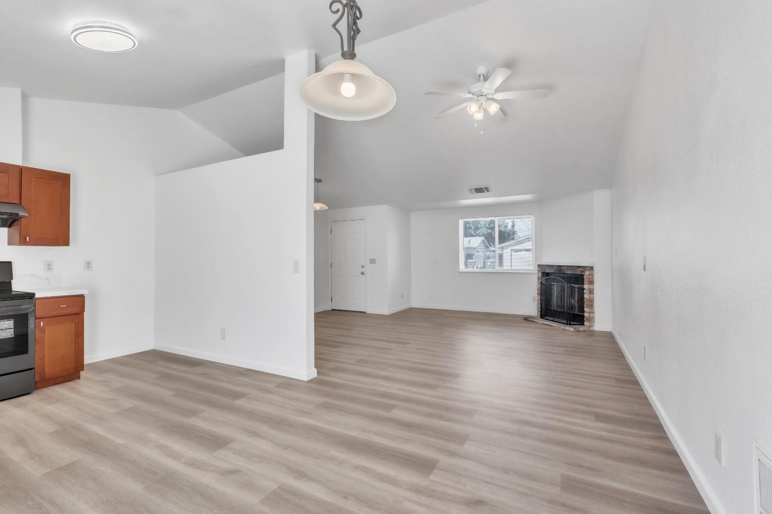 Detail Gallery Image 7 of 20 For 4355 Pow Way, Sacramento,  CA 95820 - 3 Beds | 2 Baths