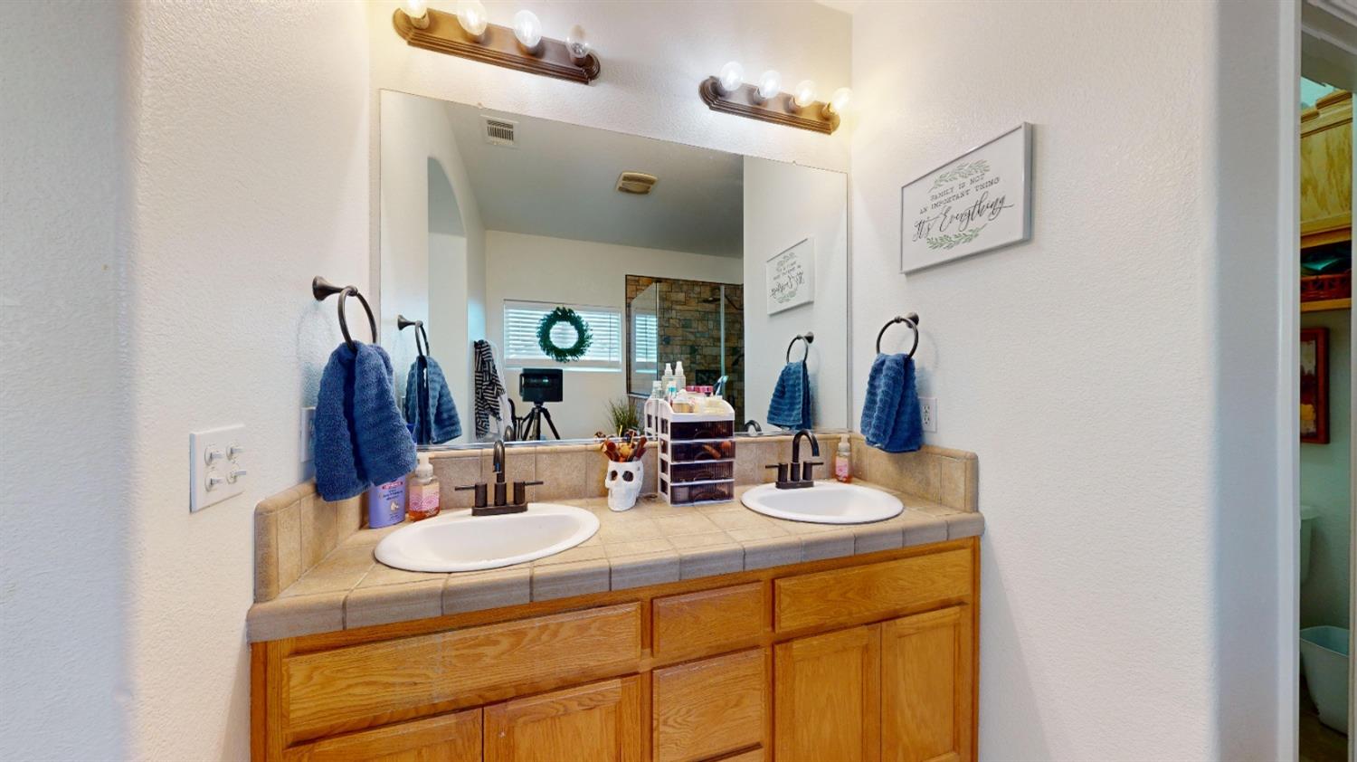 Detail Gallery Image 9 of 32 For 2900 Marazan St, Denair,  CA 95316 - 4 Beds | 3 Baths