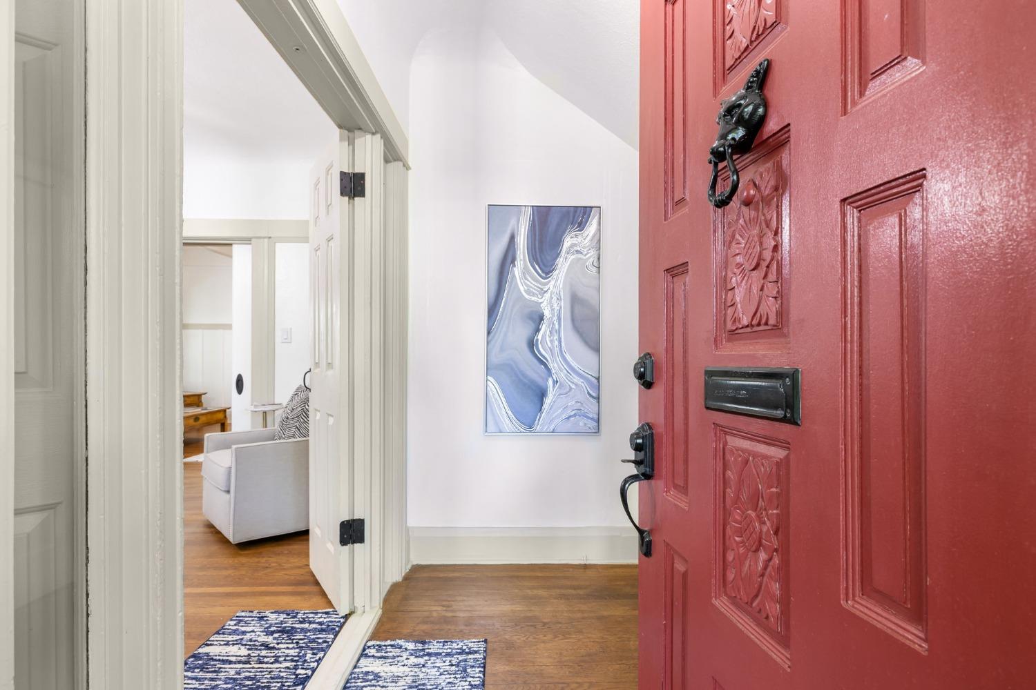 Detail Gallery Image 7 of 43 For 2012 F St, Sacramento,  CA 95811 - 5 Beds | 2 Baths