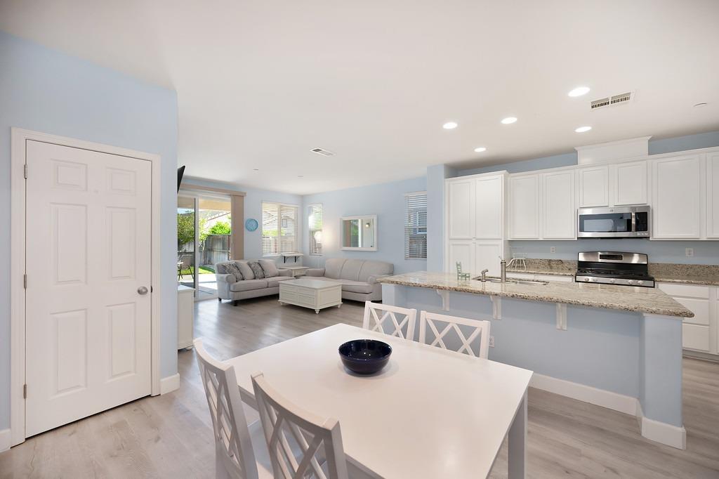 Detail Gallery Image 7 of 30 For 4869 Tusk Way, Elk Grove,  CA 95757 - 3 Beds | 2 Baths