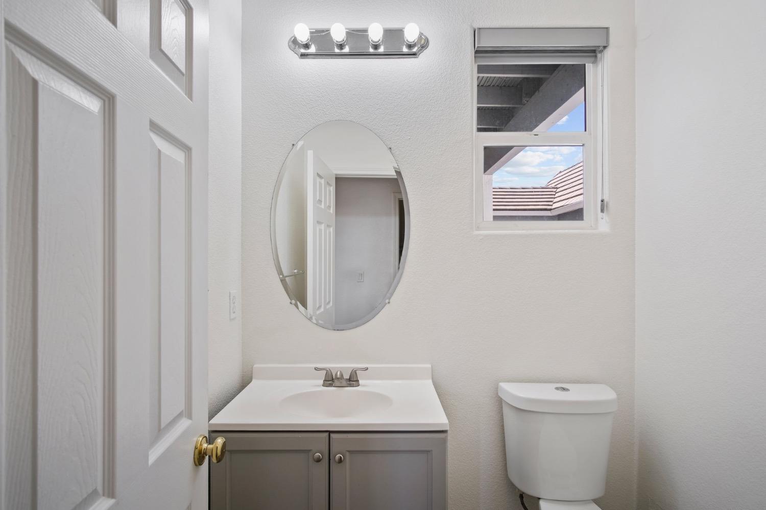 Detail Gallery Image 14 of 36 For 456 Meadow Creek Dr, Patterson,  CA 95363 - 5 Beds | 4/1 Baths