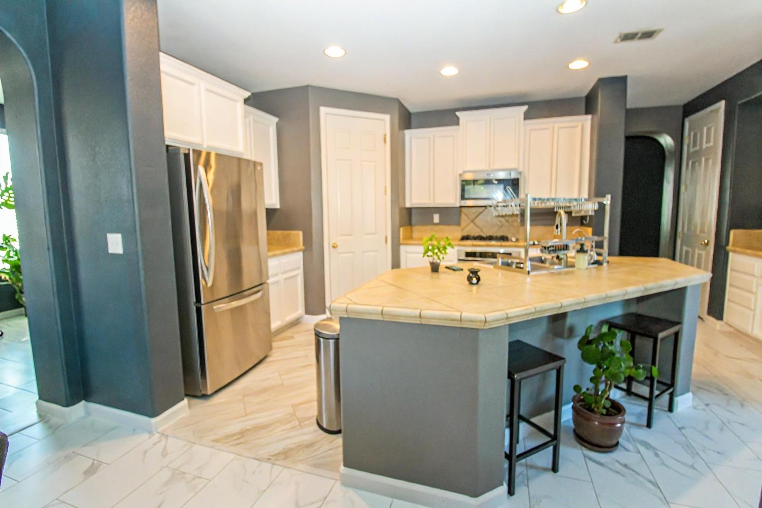 Detail Gallery Image 9 of 24 For 1193 Silver Spur Way, Plumas Lake,  CA 95961 - 4 Beds | 2 Baths