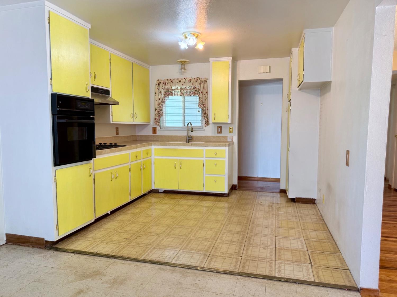 Jasmine Avenue, Stockton, California image 7