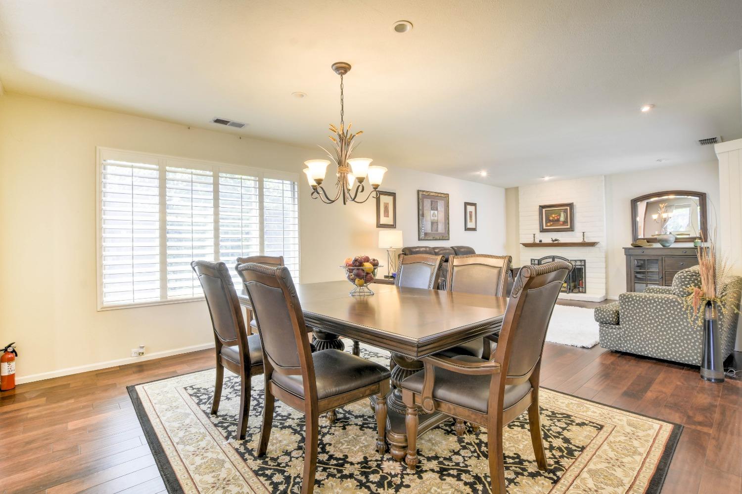 Detail Gallery Image 9 of 48 For 4904 Olive Oak Way, Carmichael,  CA 95608 - 4 Beds | 2 Baths