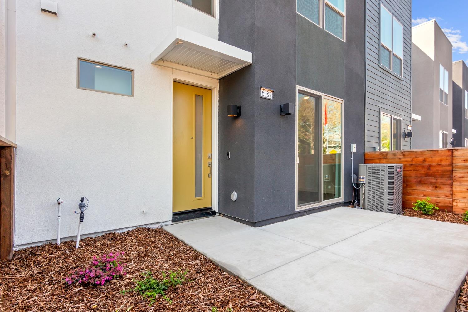 Detail Gallery Image 5 of 21 For 6087 Bridgecross Dr, Sacramento,  CA 95835 - 3 Beds | 2/1 Baths