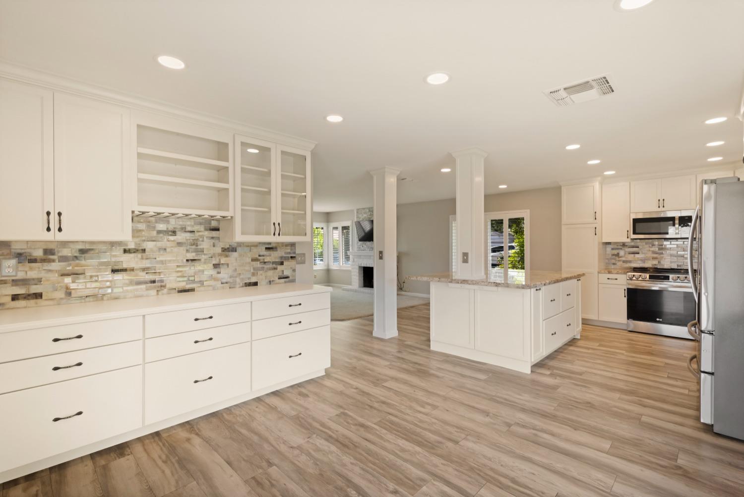 Detail Gallery Image 16 of 52 For 6627 Creekmont Way, Citrus Heights,  CA 95621 - 4 Beds | 2/1 Baths