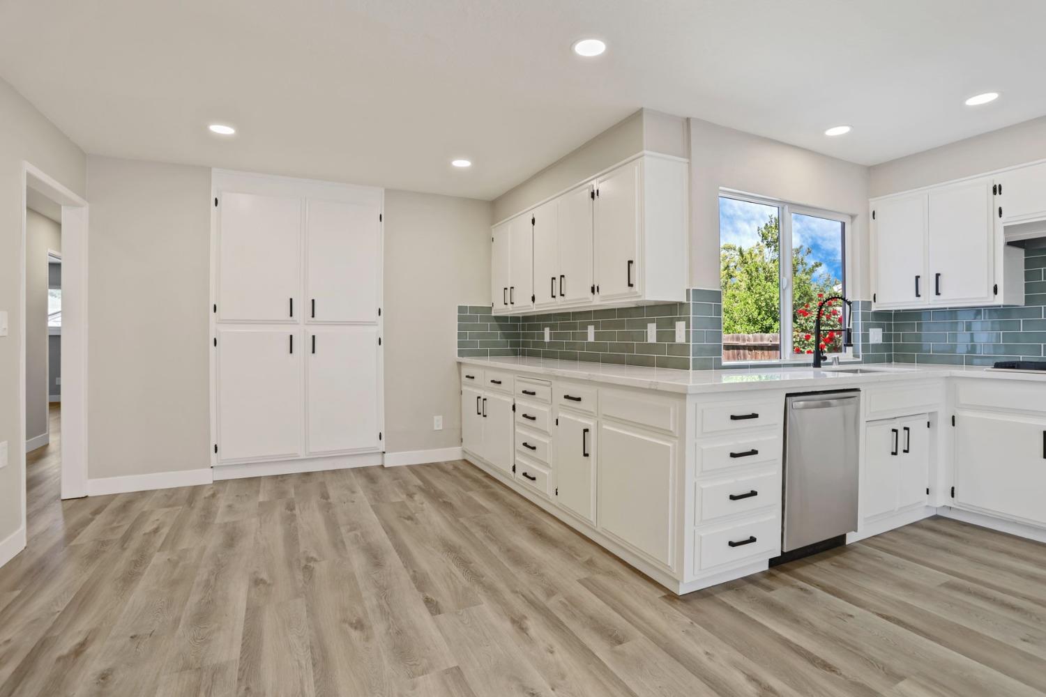 Detail Gallery Image 10 of 34 For 2715 Madrone Ave, Stockton,  CA 95207 - 3 Beds | 2 Baths