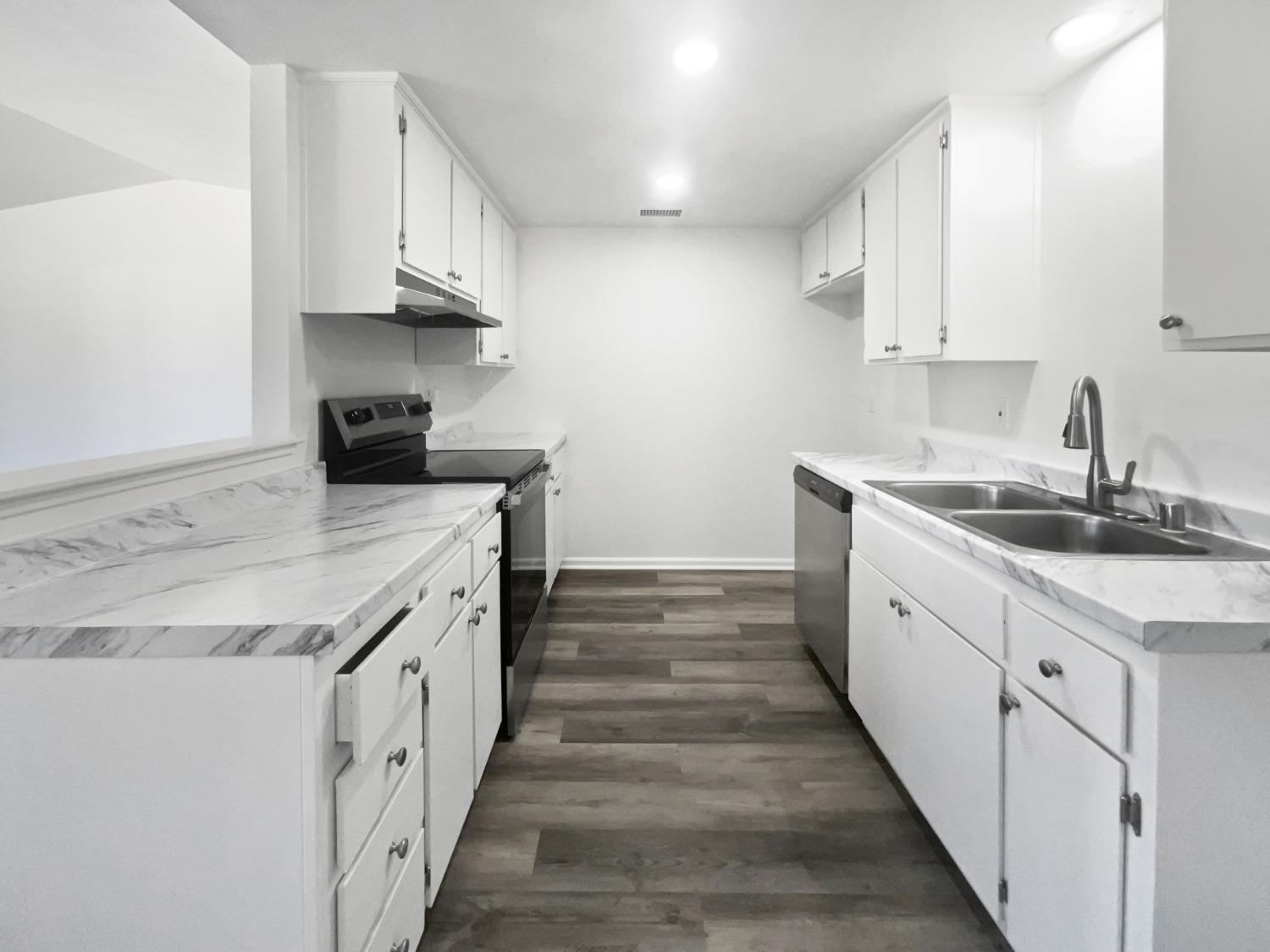 Detail Gallery Image 6 of 25 For 6990 Riverboat Way, Sacramento,  CA 95831 - 2 Beds | 2 Baths