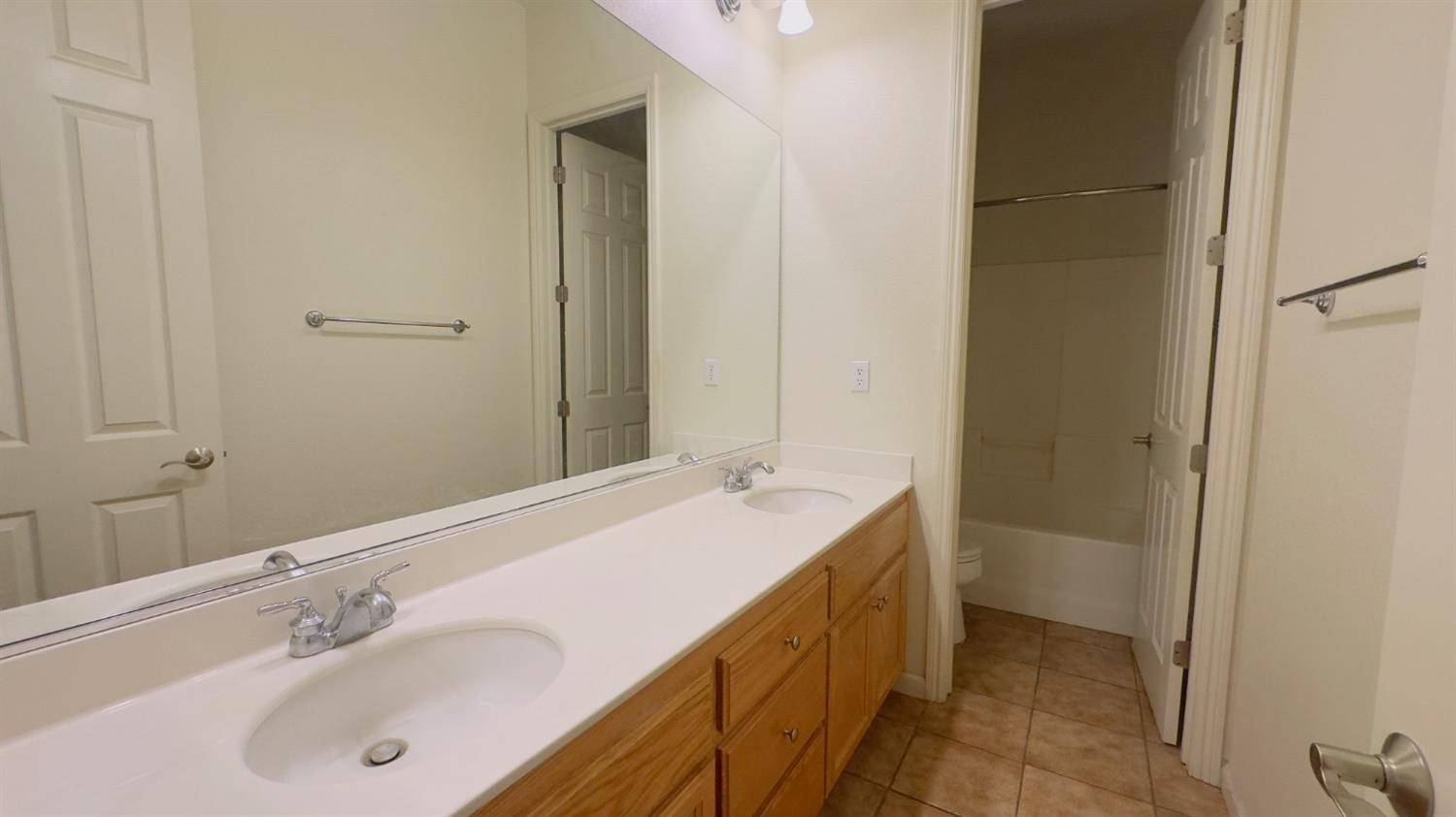Detail Gallery Image 7 of 23 For 3024 Dovehouse Ct, Modesto,  CA 95355 - 4 Beds | 2 Baths