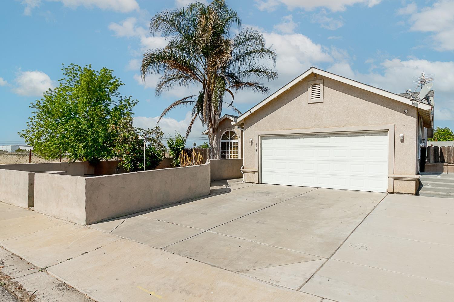 Detail Gallery Image 2 of 31 For 1017 East Ave, Gustine,  CA 95322 - 3 Beds | 2 Baths