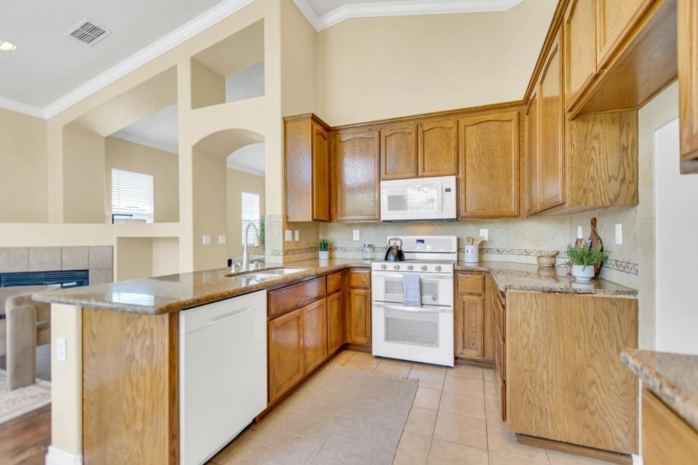 Detail Gallery Image 10 of 35 For 3573 Bardolino Way, Rancho Cordova,  CA 95670 - 4 Beds | 2 Baths