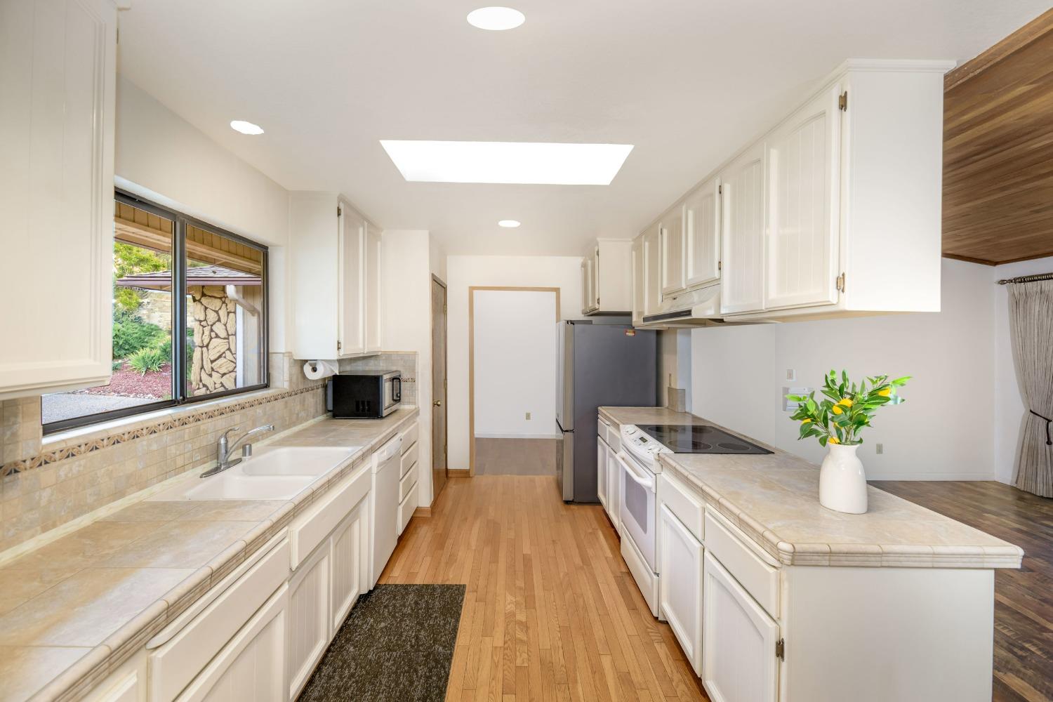 Detail Gallery Image 7 of 54 For 20029 Echo Blue Dr, Penn Valley,  CA 95946 - 3 Beds | 2 Baths