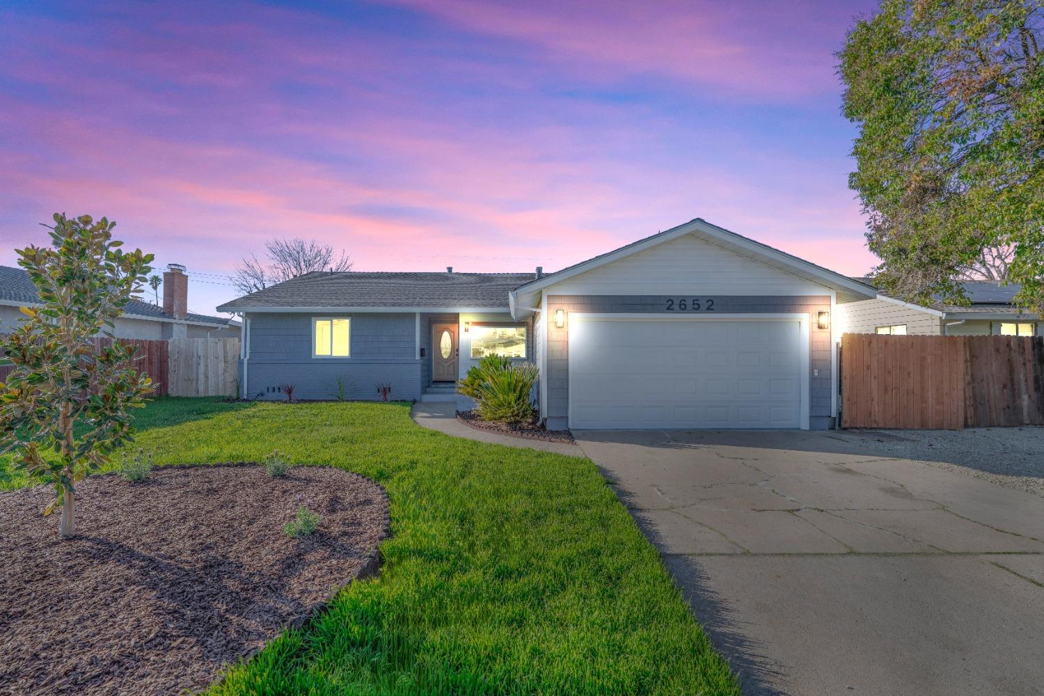 Detail Gallery Image 1 of 34 For 2652 Aramon Dr, Rancho Cordova,  CA 95670 - 3 Beds | 2 Baths
