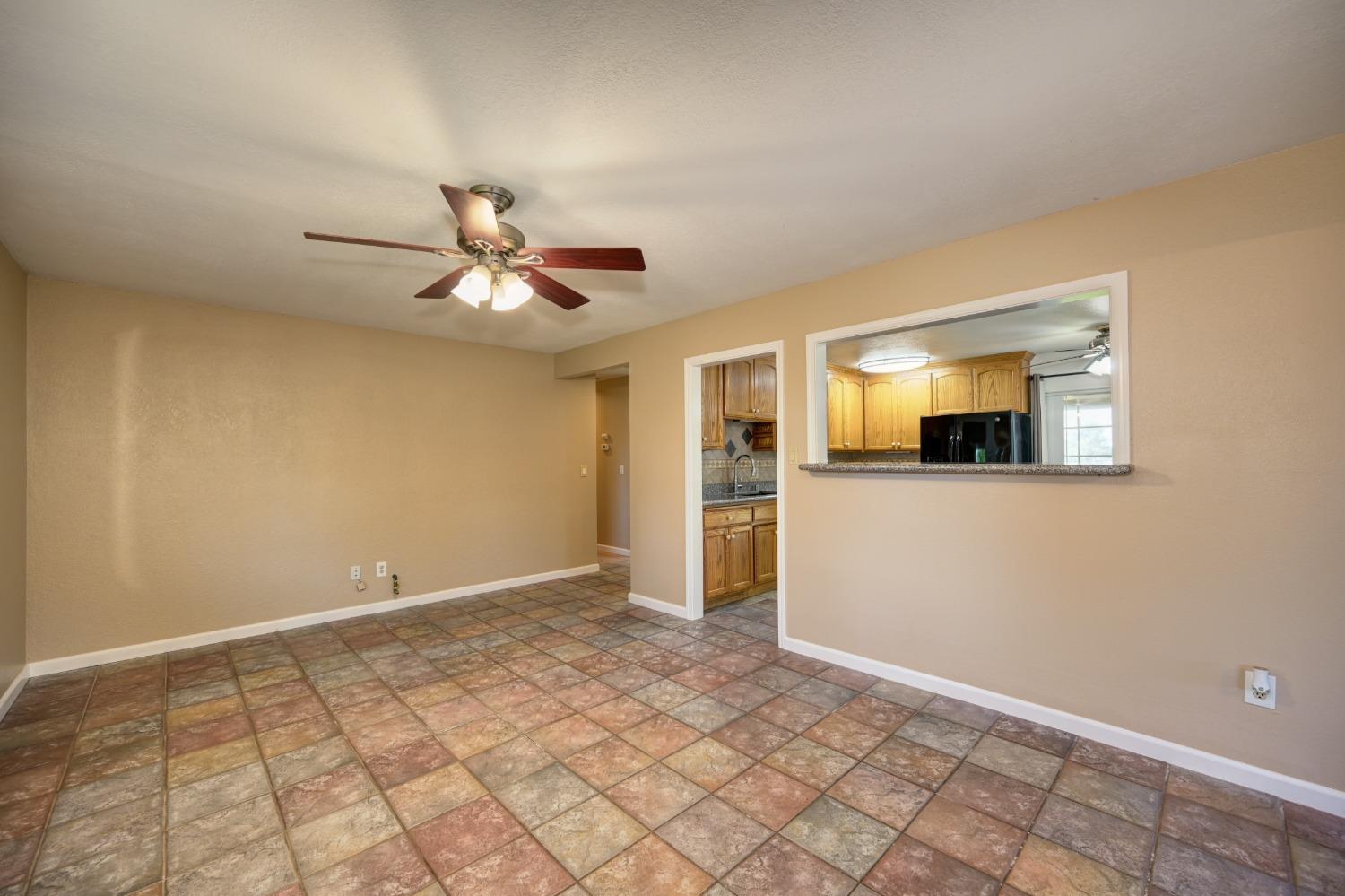 Detail Gallery Image 6 of 39 For 1429 Ascot Ave, Rio Linda,  CA 95673 - 3 Beds | 2 Baths