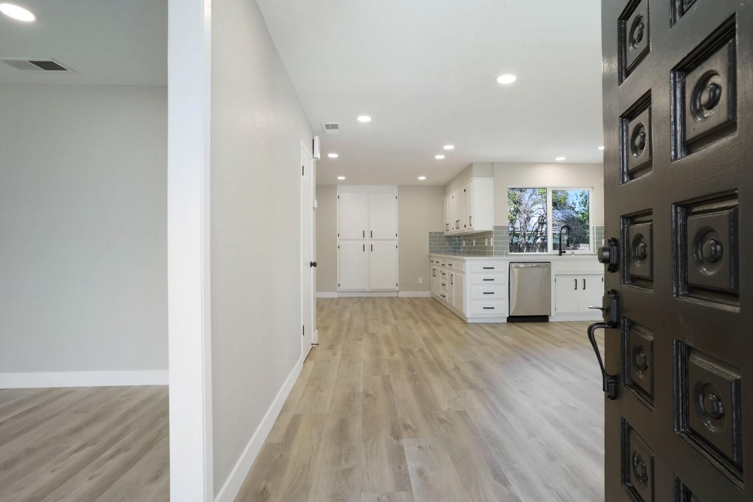 Detail Gallery Image 4 of 34 For 2715 Madrone Ave, Stockton,  CA 95207 - 3 Beds | 2 Baths