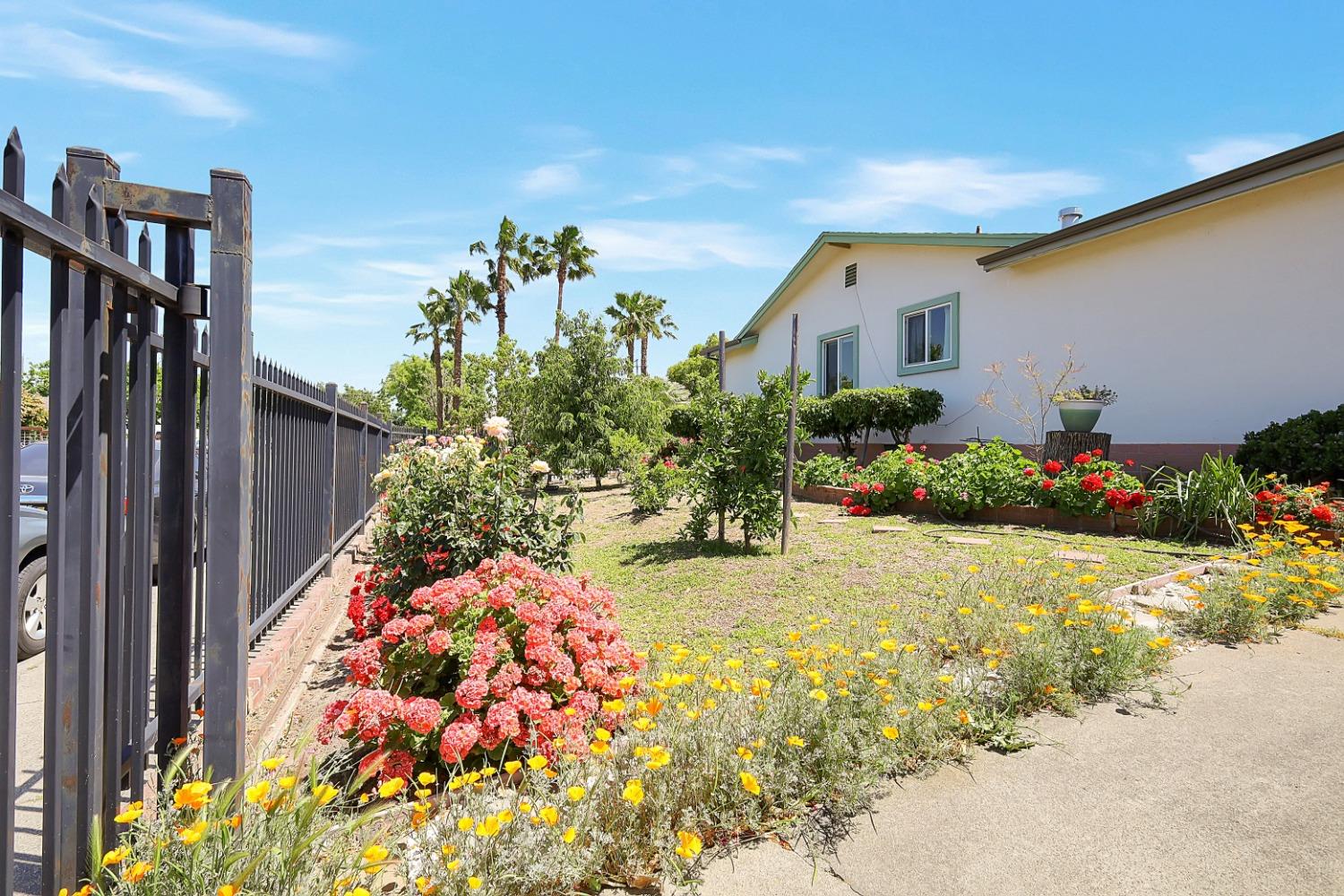 Detail Gallery Image 31 of 47 For 7612 Beth, Sacramento,  CA 95832 - 3 Beds | 2 Baths