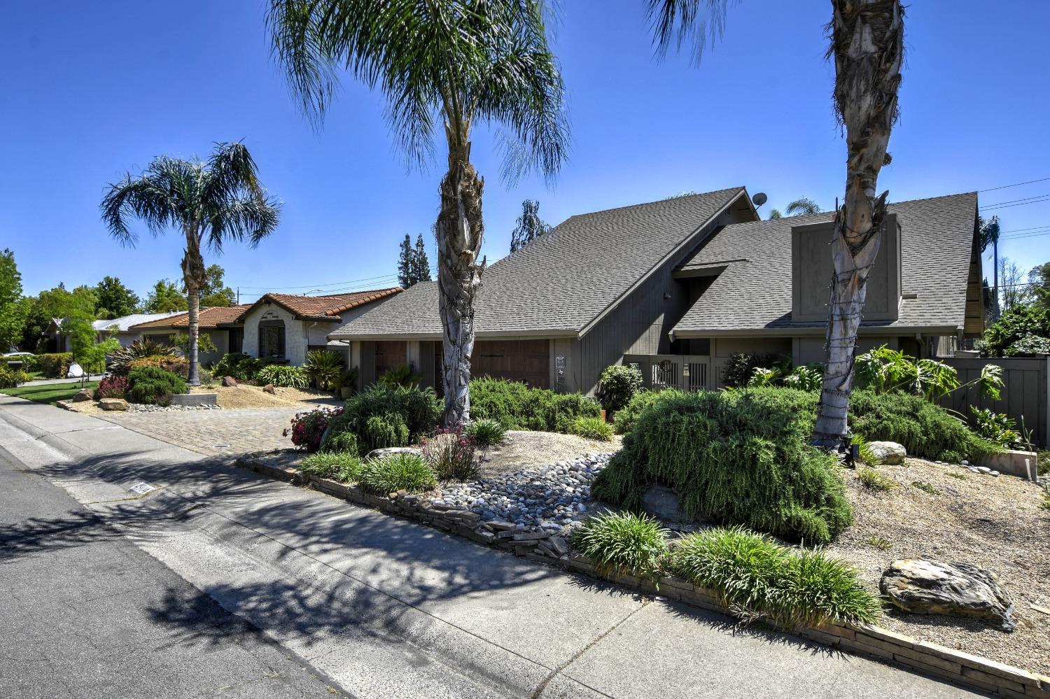 Detail Gallery Image 3 of 48 For 4904 Olive Oak Way, Carmichael,  CA 95608 - 4 Beds | 2 Baths