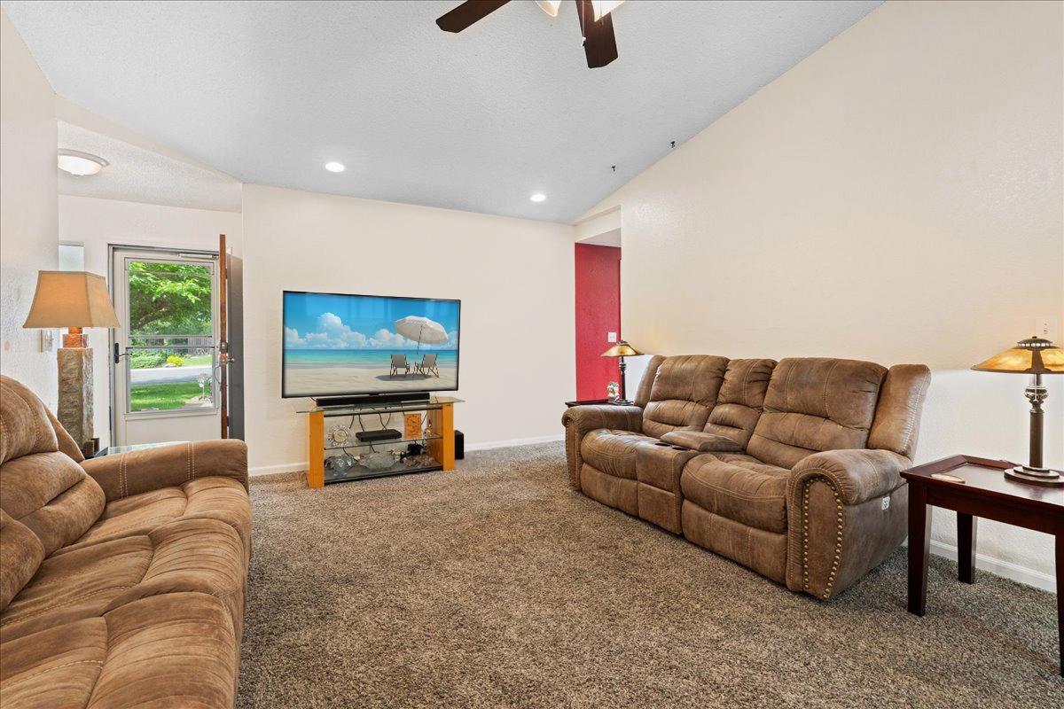 Detail Gallery Image 11 of 38 For 6385 Arcadia Ave, Loomis,  CA 95650 - 3 Beds | 2 Baths