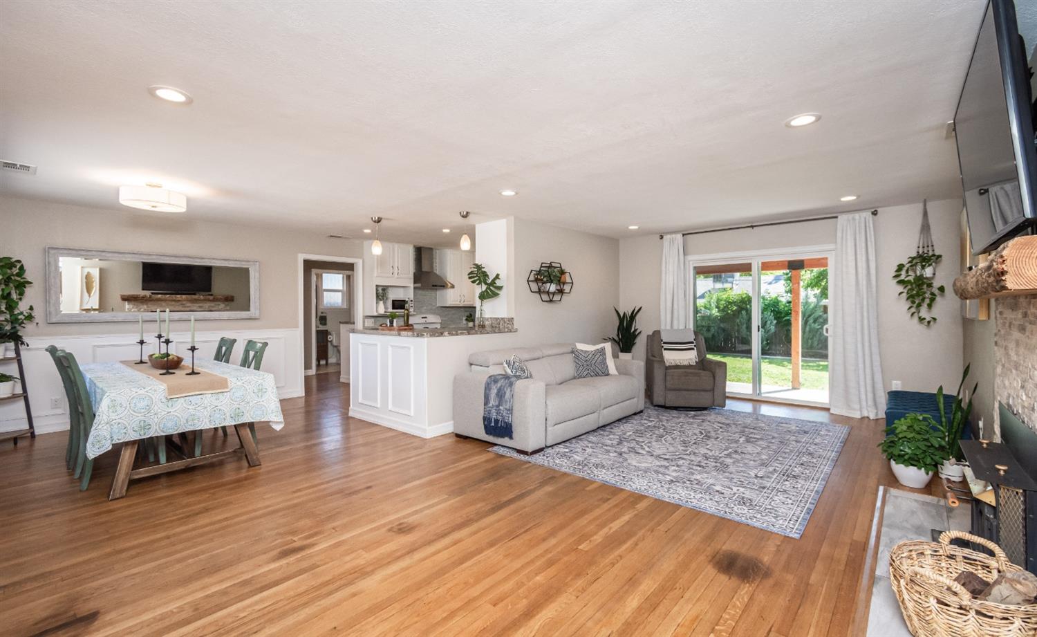 Detail Gallery Image 6 of 57 For 2112 Lorenzo Ln, Sacramento,  CA 95864 - 4 Beds | 2 Baths