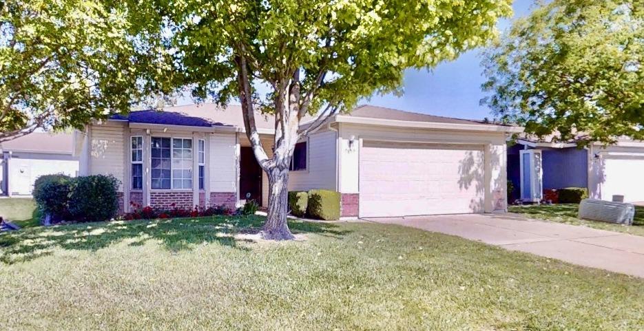 Detail Gallery Image 2 of 28 For 7657 Suncountry Ln, Sacramento,  CA 95828 - 2 Beds | 2 Baths